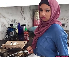 Arab teen wifey Hadiya Stunner truly needs to learn a few things about sex