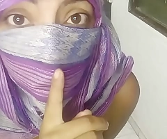 Super-sexy Nasty MILF IN Hijab Niqab Muslim Arab Masturbates Gushy Squirting Pussy On Live Webcam