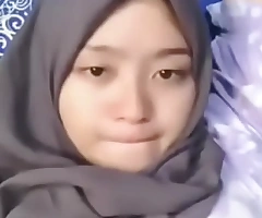 Cewek jilbab host binal menggoda. ( Total Video : XXX porn za.uy/JEO8Z )