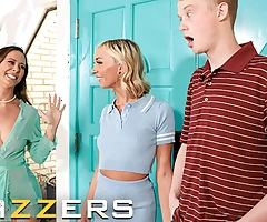 BRAZZERS - Scorching Mummy Cherie Deville Wants Nearby Market garden Everything Forth Her Stepdaughter Chloe Temple, Other than Her Beau